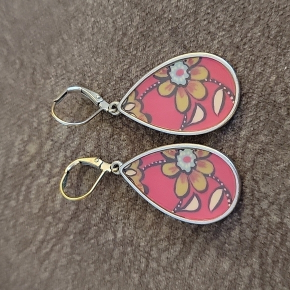 3/$30 VTG Floral Daisy Teardrop Bohemian Leverback Dangle Earrings - Picture 2 of 3